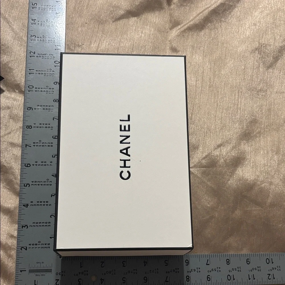 Chanel 17 Piece Assorted Beauty Collection with String Lights USB NWT GWP - Picture 3 of 16